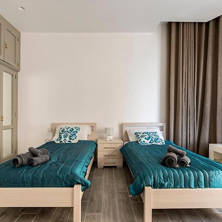 Sea View Luxury Haven Living & 3Bedrooms Seafront Слима Екстериор снимка