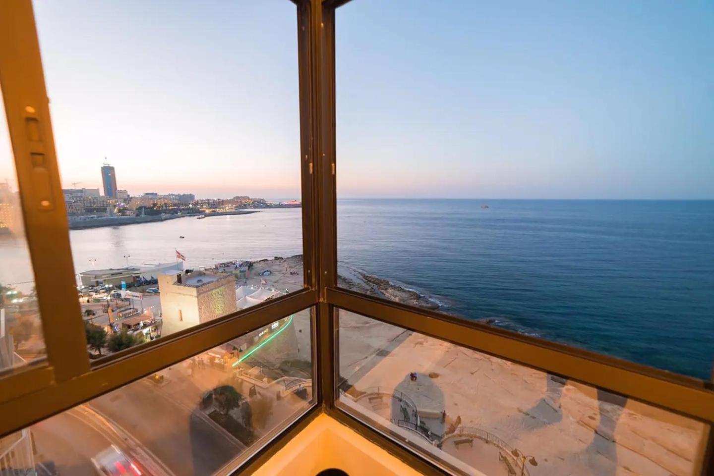 Sea View Luxury Haven Living & 3Bedrooms Seafront Слима Екстериор снимка