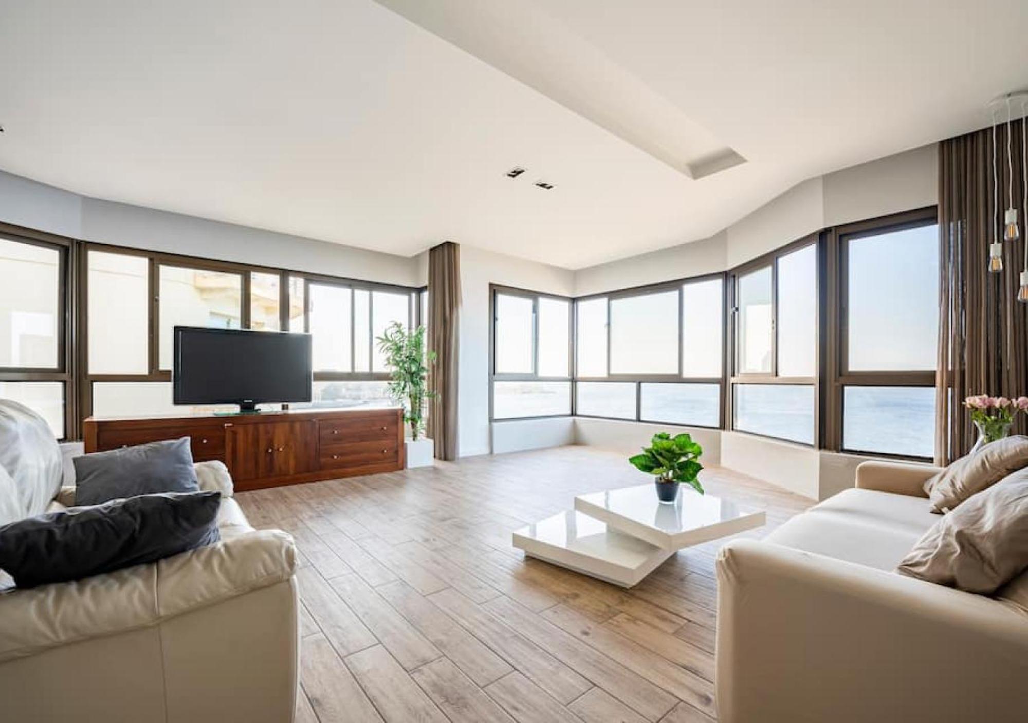 Sea View Luxury Haven Living & 3Bedrooms Seafront Слима Екстериор снимка
