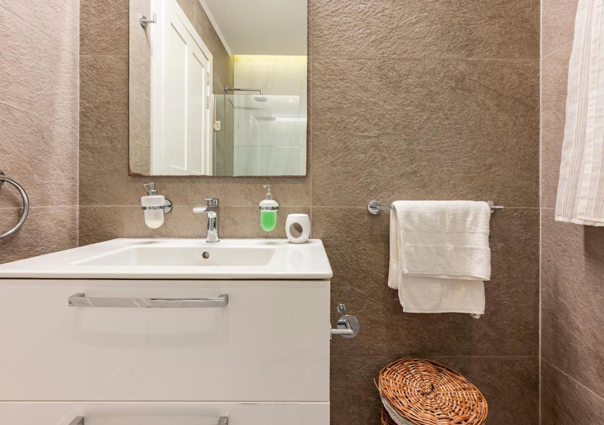 Sea View Luxury Haven Living & 3Bedrooms Seafront Слима Екстериор снимка