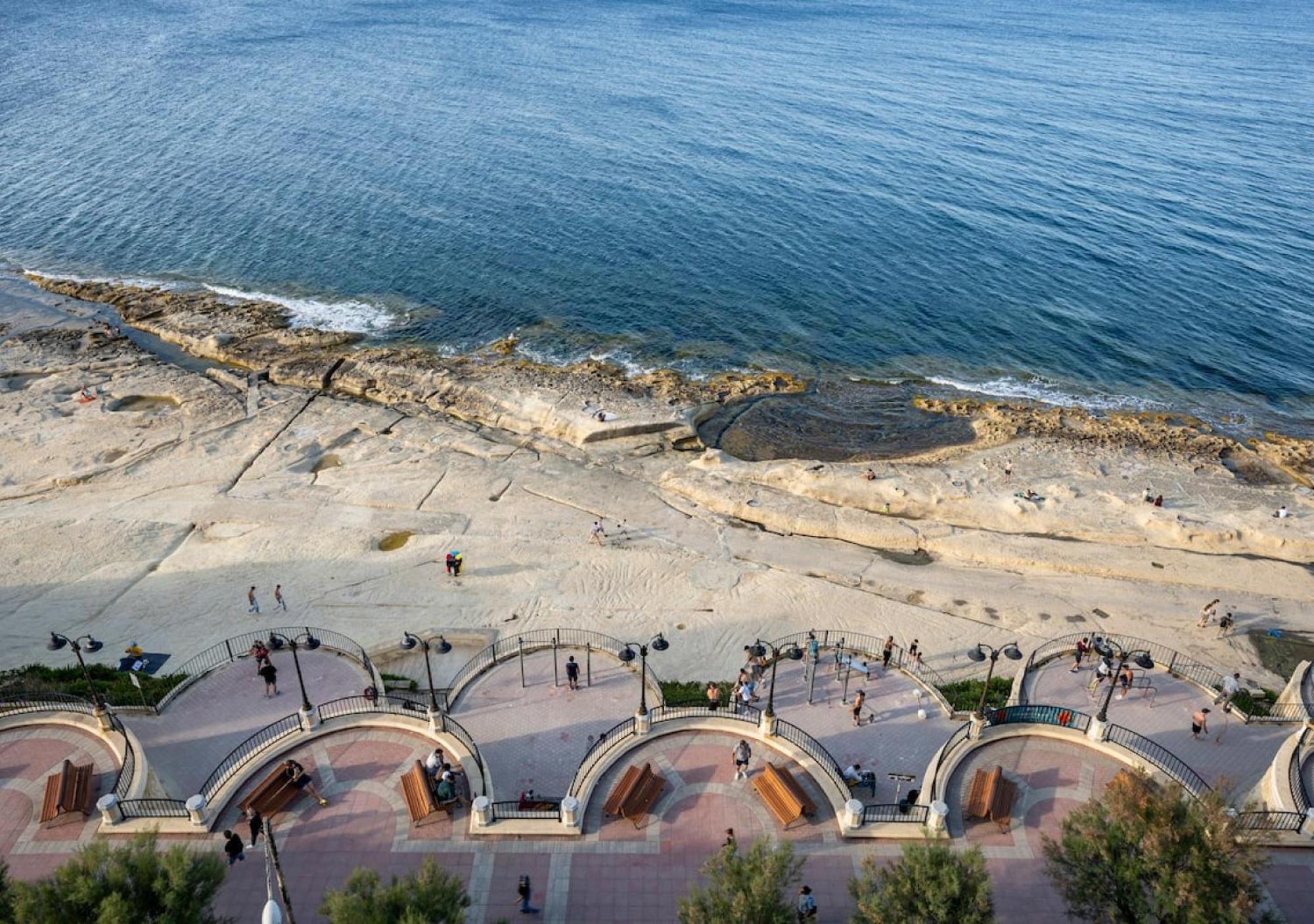 Sea View Luxury Haven Living & 3Bedrooms Seafront Слима Екстериор снимка