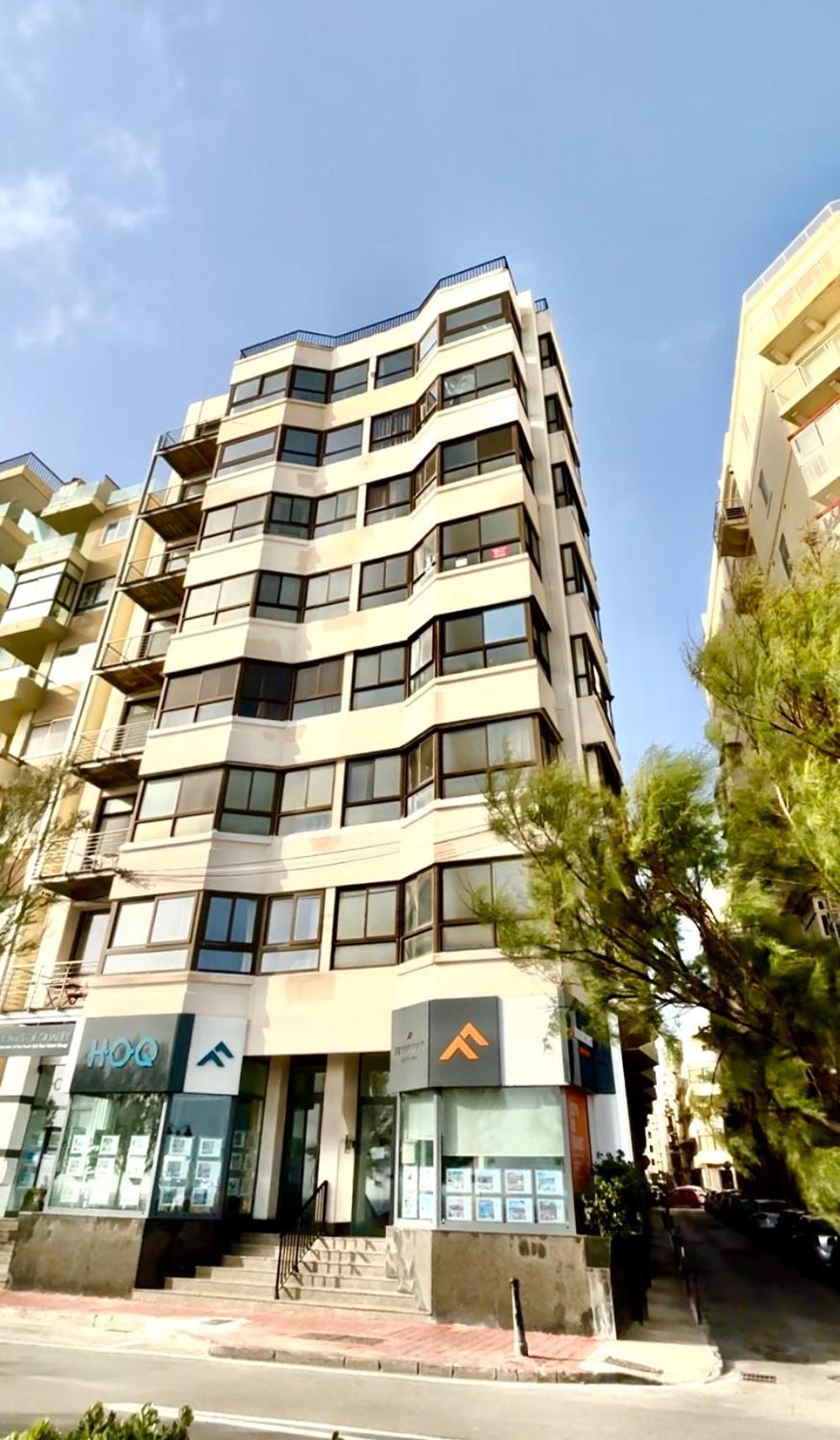 Sea View Luxury Haven Living & 3Bedrooms Seafront Слима Екстериор снимка